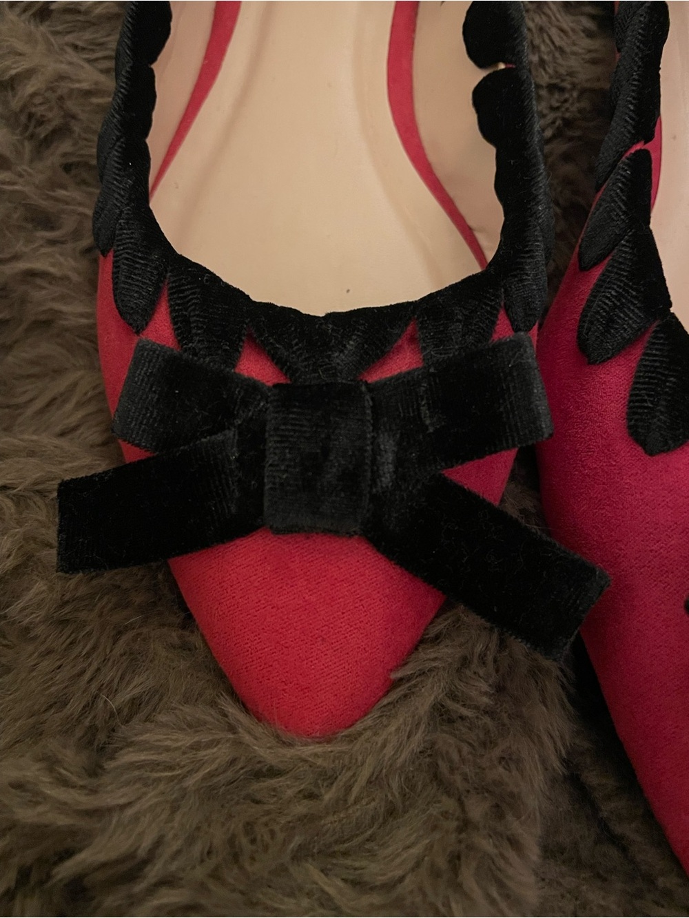 Serengeti Red Pointed Ballet Flats with Black Contrast Stitch Trim and Bow NWOT - Picture 5 of 8